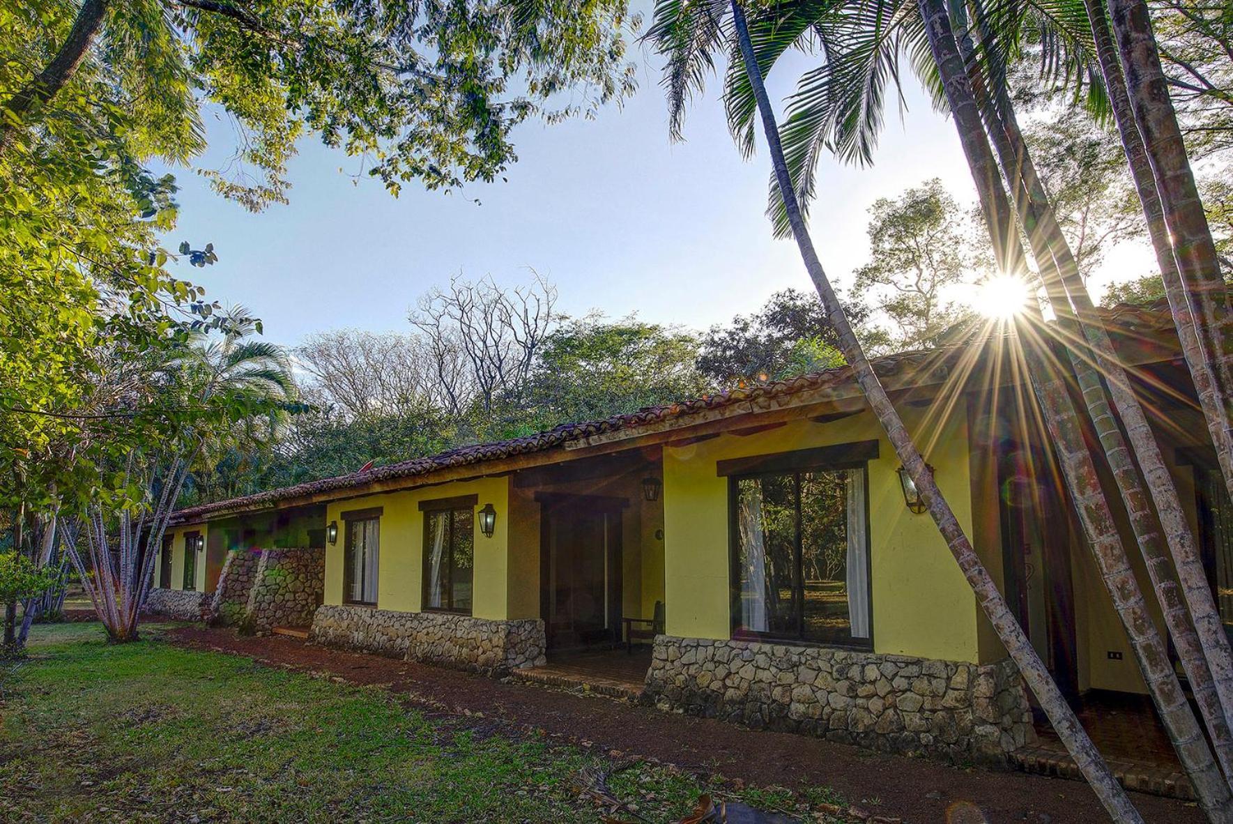 Hacienda La Pacifica Eco-Lodge Cañas Стая снимка